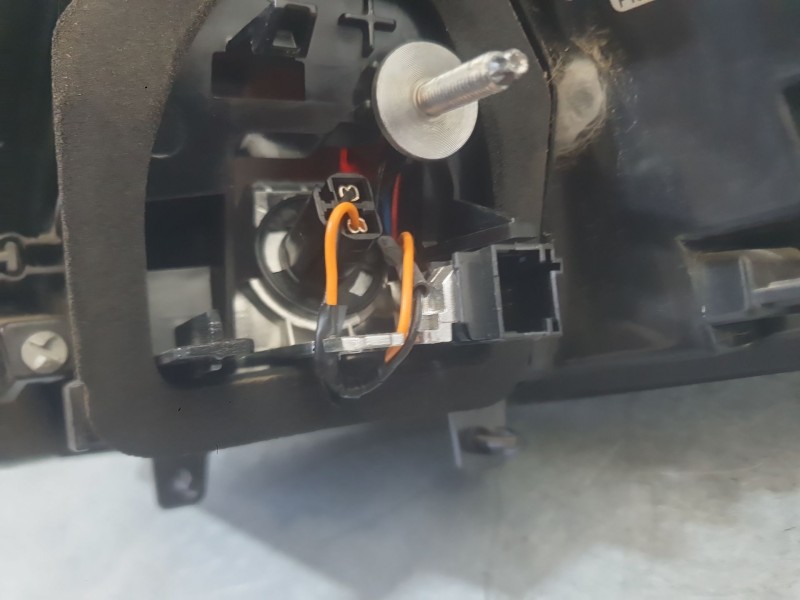 Recambio de piloto trasero izquierdo exterior para peugeot 5008 ii (mc_, mj_, mr_, m4_) 1.6 bluehdi 120 referencia OEM IAM 98110
