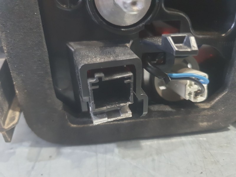 Recambio de piloto trasero izquierdo interior para peugeot 5008 ii (mc_, mj_, mr_, m4_) 1.6 bluehdi 120 referencia OEM IAM 98110