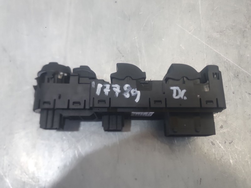 Recambio de mando elevalunas delantero izquierdo para peugeot 5008 ii (mc_, mj_, mr_, m4_) 1.6 bluehdi 120 referencia OEM IAM 96