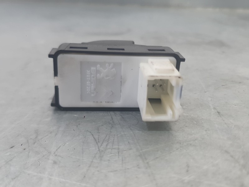 Recambio de mando elevalunas trasero derecho para peugeot 5008 ii (mc_, mj_, mr_, m4_) 1.6 bluehdi 120 referencia OEM IAM 980448