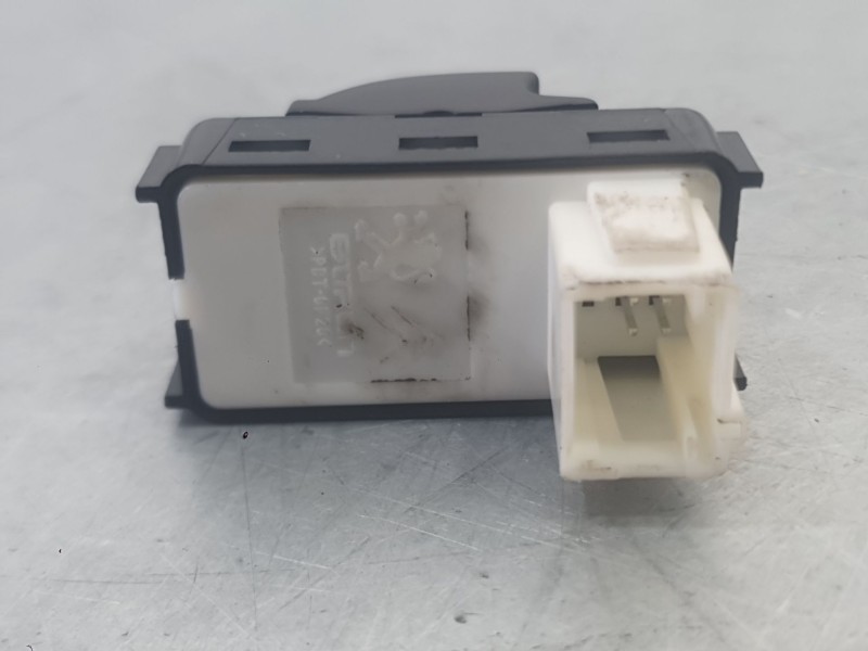 Recambio de mando elevalunas delantero derecho para peugeot 5008 ii (mc_, mj_, mr_, m4_) 1.6 bluehdi 120 referencia OEM IAM 9804