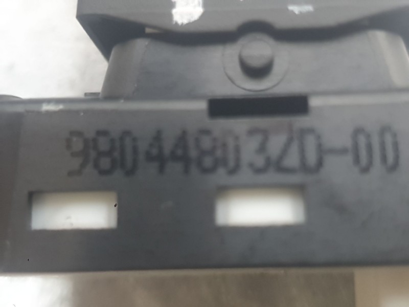 Recambio de mando elevalunas trasero izquierdo para peugeot 5008 ii (mc_, mj_, mr_, m4_) 1.6 bluehdi 120 referencia OEM IAM 9804