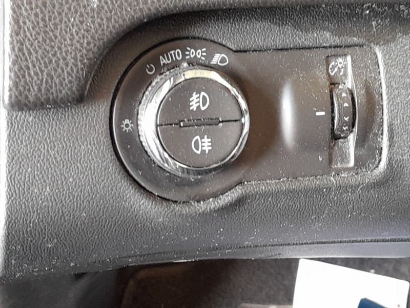 Recambio de mando luces para opel insignia a (g09) 1.6 cdti (68) referencia OEM IAM 23197912  