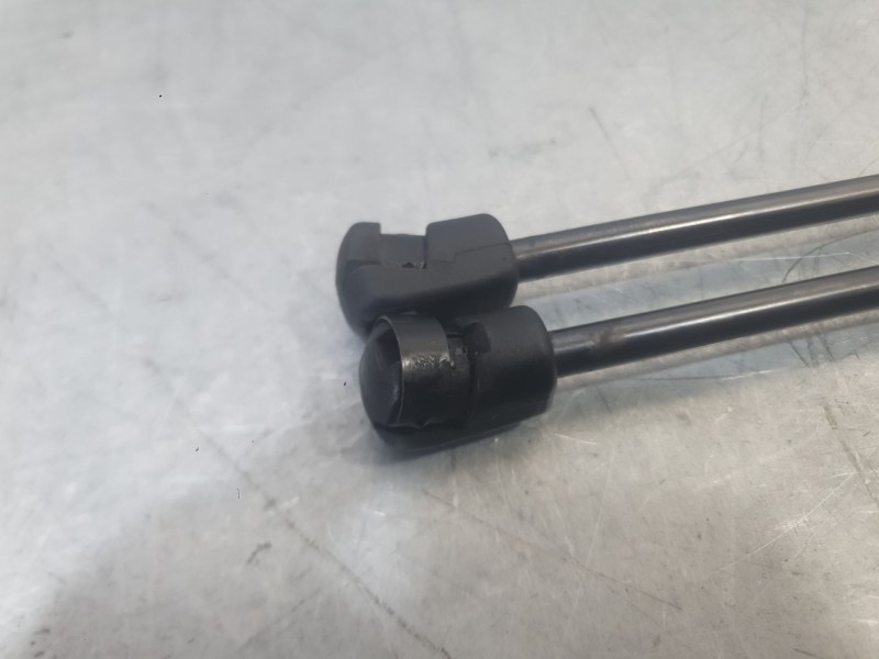Recambio de amortiguadores maletero / porton para kia stonic (yb) 1.0 t-gdi referencia OEM IAM 81770H8410  