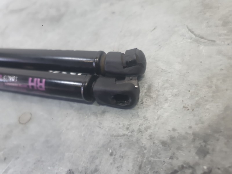 Recambio de amortiguadores maletero / porton para kia stonic (yb) 1.0 t-gdi referencia OEM IAM 81770H8410  