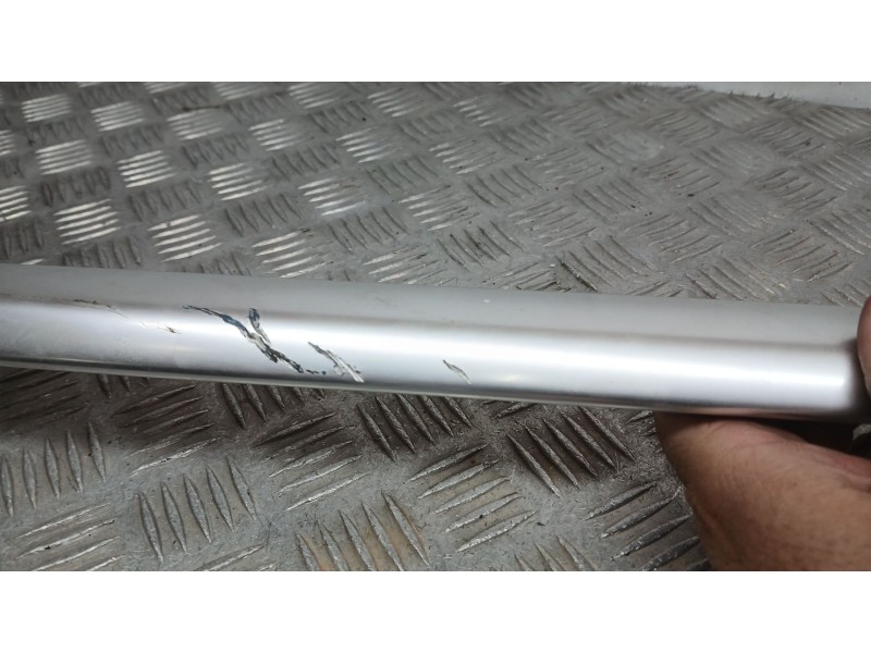 Recambio de barras techo para volkswagen touran (5t1) 1.6 tdi referencia OEM IAM 5TA860043J TOCADAS 5TA860043J IZQUIERDA 5TA8600