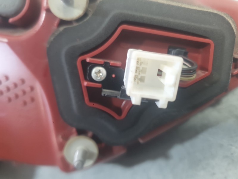 Recambio de piloto trasero derecho interior para kia stonic (yb) 1.0 t-gdi referencia OEM IAM 92404H8500  