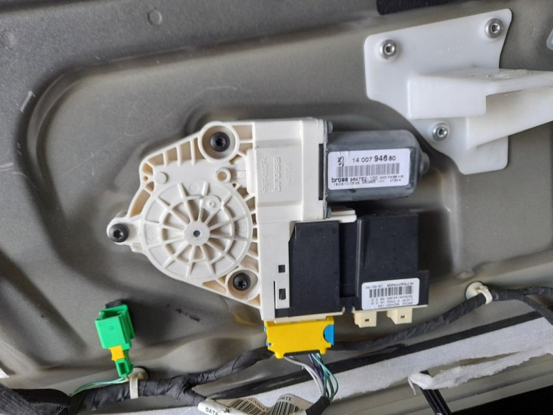 Recambio de elevalunas delantero derecho para peugeot 807 pullman referencia OEM IAM 9222L2  1400794680 MOTOR