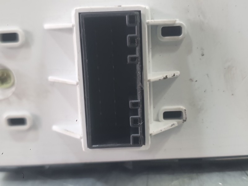 Recambio de mando elevalunas delantero izquierdo para kia stonic (yb) 1.0 t-gdi referencia OEM IAM 93571H8100  