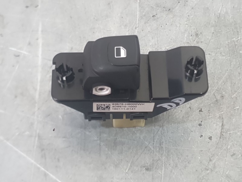Recambio de mando elevalunas delantero derecho para kia stonic (yb) 1.0 t-gdi referencia OEM IAM 93576H8000  