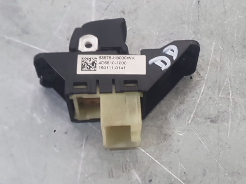 Recambio de mando elevalunas delantero derecho para kia stonic (yb) 1.0 t-gdi referencia OEM IAM 93576H8000  