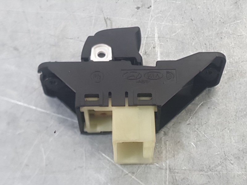 Recambio de mando elevalunas trasero izquierdo para kia stonic (yb) 1.0 t-gdi referencia OEM IAM 93576H8000  