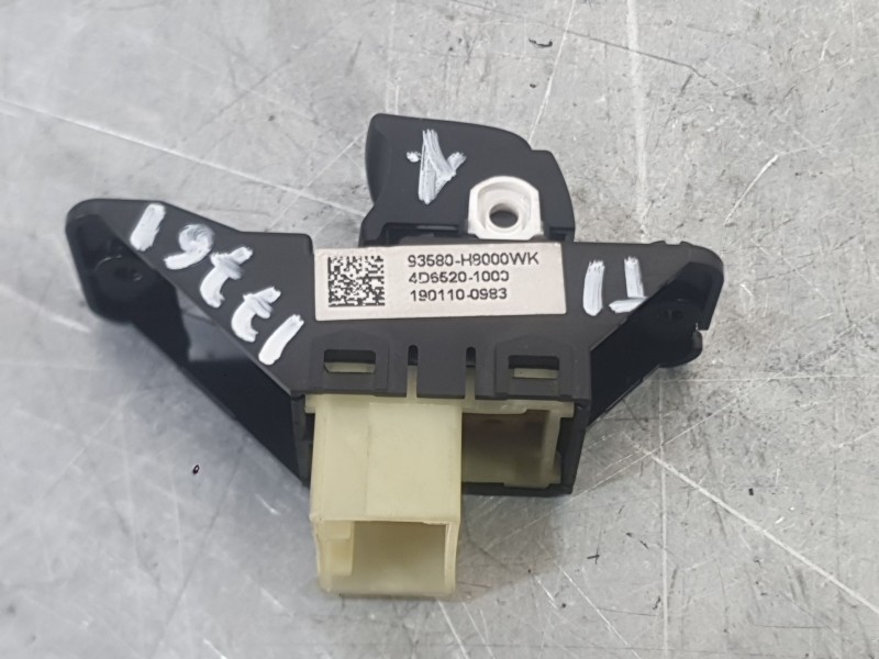 Recambio de mando elevalunas trasero izquierdo para kia stonic (yb) 1.0 t-gdi referencia OEM IAM 93576H8000  