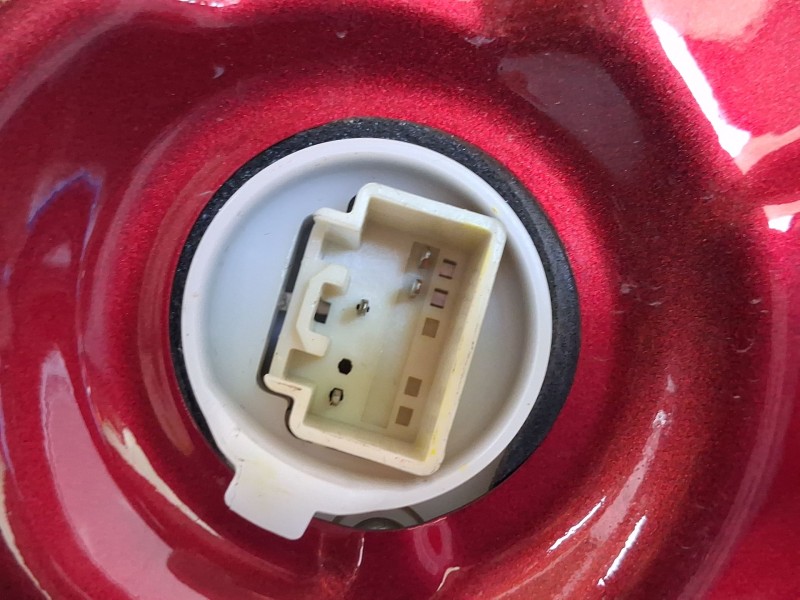 Recambio de cerradura puerta trasera derecha para mazda 2 lim. () black tech edition referencia OEM IAM D09L72310  