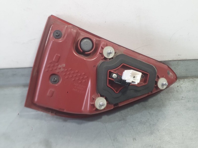 Recambio de piloto trasero derecho interior para kia stonic (yb) 1.0 t-gdi referencia OEM IAM 92404H8500  