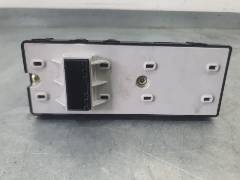 Recambio de mando elevalunas delantero izquierdo para kia stonic (yb) 1.0 t-gdi referencia OEM IAM 93571H8100  