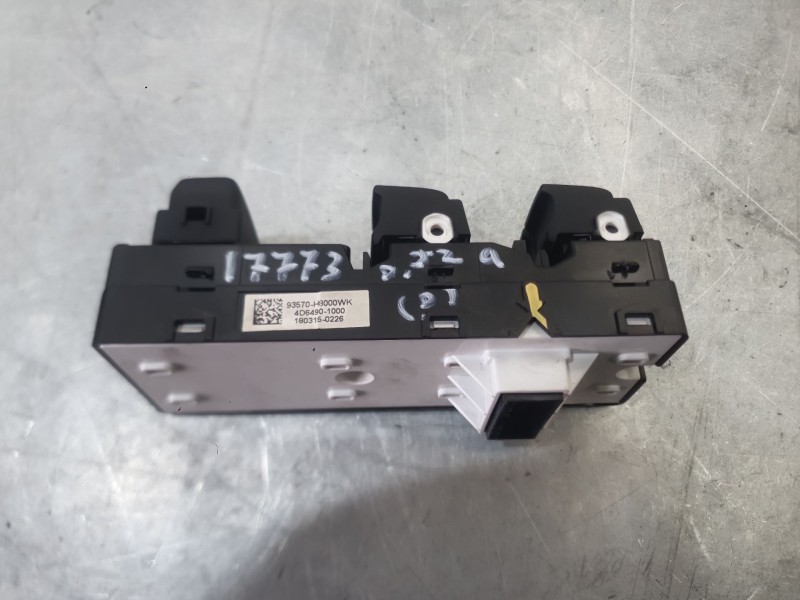 Recambio de mando elevalunas delantero izquierdo para kia stonic (yb) 1.0 t-gdi referencia OEM IAM 93571H8100  