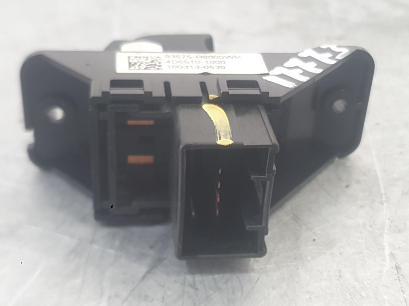 Recambio de mando elevalunas delantero derecho para kia stonic (yb) 1.0 t-gdi referencia OEM IAM 93576H8000  