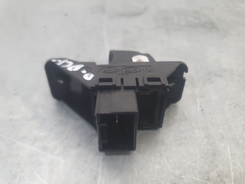 Recambio de mando elevalunas delantero derecho para kia stonic (yb) 1.0 t-gdi referencia OEM IAM 93576H8000  