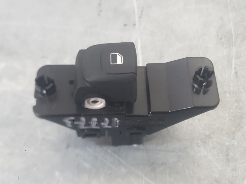 Recambio de mando elevalunas trasero izquierdo para kia stonic (yb) 1.0 t-gdi referencia OEM IAM 93576H8000  