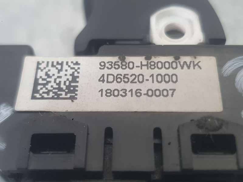 Recambio de mando elevalunas trasero izquierdo para kia stonic (yb) 1.0 t-gdi referencia OEM IAM 93576H8000  