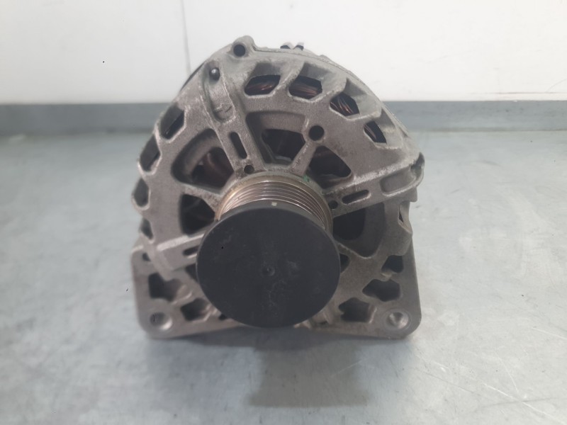 Recambio de alternador para renault megane iv hatchback (b9a/m/n_) 1.2 tce 100 (b9ms) referencia OEM IAM 231000643R 231006677R 