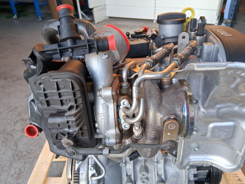 Recambio de motor completo para skoda kamiq (nw4) 1.0 tsi referencia OEM IAM DKRF PENDIENTE REVISAR TOCADO 04C100033K