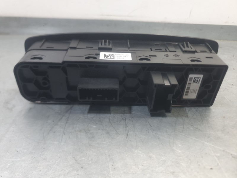 Recambio de mando elevalunas delantero izquierdo para renault megane iv hatchback (b9a/m/n_) 1.2 tce 100 (b9ms) referencia OEM I