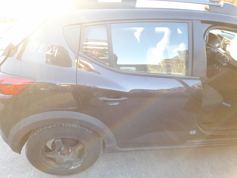 Recambio de puerta trasera derecha para dacia sandero iii 1.0 tce 90 eco-g referencia OEM IAM 821002247R  