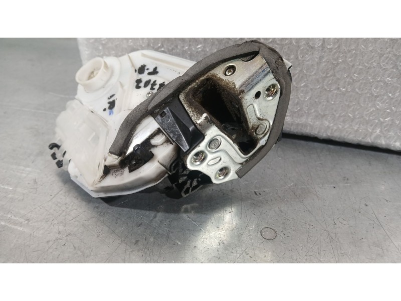 Recambio de cerradura puerta trasera derecha para toyota aygo (_b4_) 1.0 (kgb40) referencia OEM IAM 6905002391  
