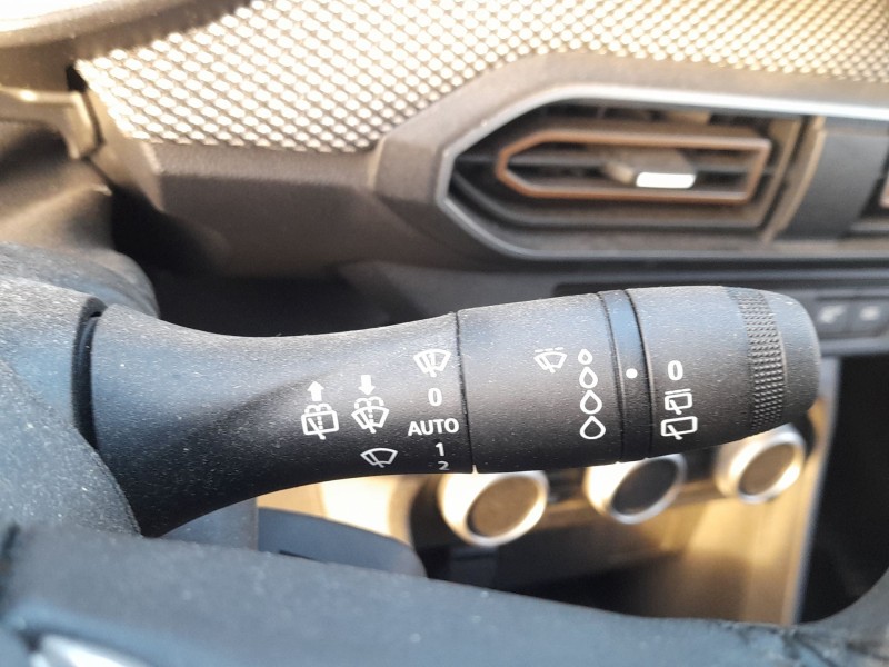 Recambio de mando luces y limpia para dacia sandero iii 1.0 tce 90 eco-g referencia OEM IAM   