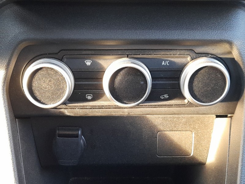 Recambio de mando climatizador para dacia sandero iii 1.0 tce 90 eco-g referencia OEM IAM   