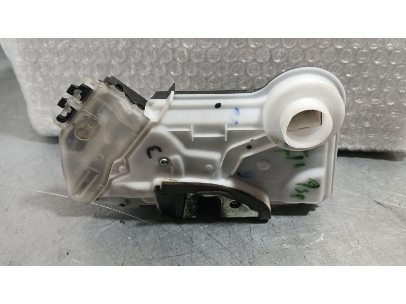 Recambio de cerradura puerta delantera derecha para toyota aygo (_b4_) 1.0 (kgb40) referencia OEM IAM 6903002521  