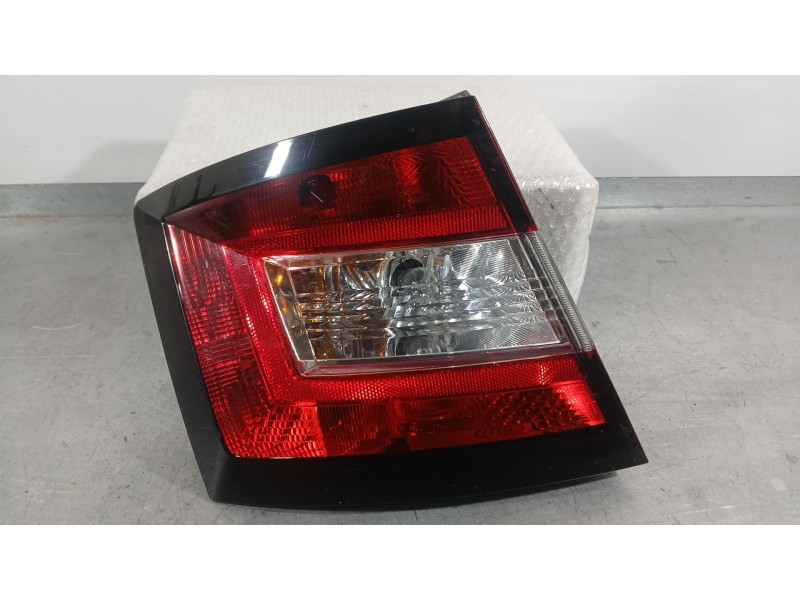 Recambio de piloto trasero izquierdo para skoda fabia iii (nj3) 1.0 tsi referencia OEM IAM 6V6945111  