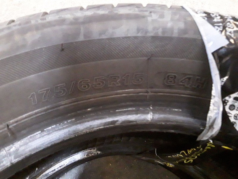 Recambio de neumatico pareja para neumaticos reutilizados - referencia OEM IAM 175651584H BRIDGESTONE 175/65/15/84H