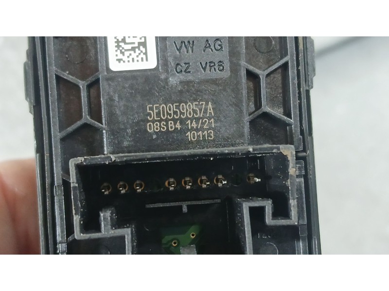 Recambio de mando elevalunas delantero izquierdo para skoda fabia iii (nj3) 1.0 tsi referencia OEM IAM 6V1959857WHS  