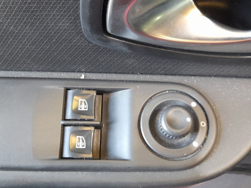 Recambio de mando elevalunas delantero izquierdo para renault clio iv (bh_) 1.5 dci 90 referencia OEM IAM 254112588R C/MANDO RET