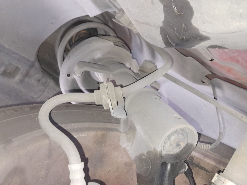 Recambio de amortiguador delantero derecho para renault clio iv (bh_) 1.5 dci 90 referencia OEM IAM 543028420R  
