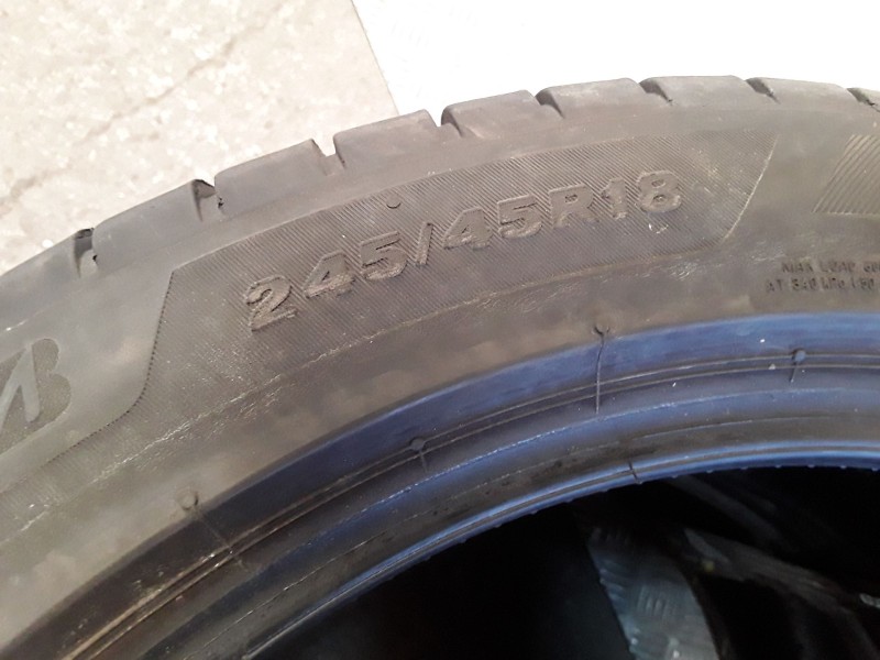 Recambio de neumatico pareja para neumaticos reutilizados - referencia OEM IAM 2454518100Y BRIDGESTONE 245/45/18/100Y
