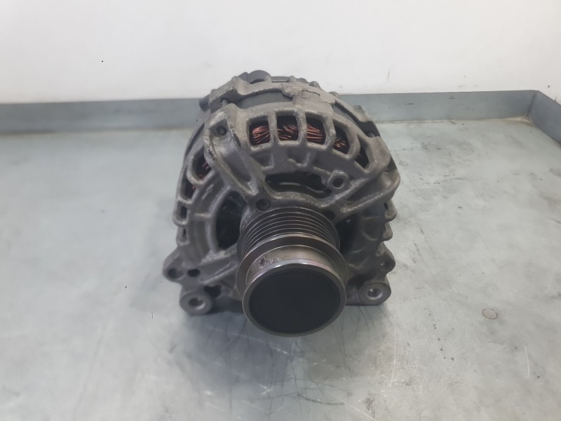 Recambio de alternador para volkswagen polo (6c1) edition bmt referencia OEM IAM 04B903023D  