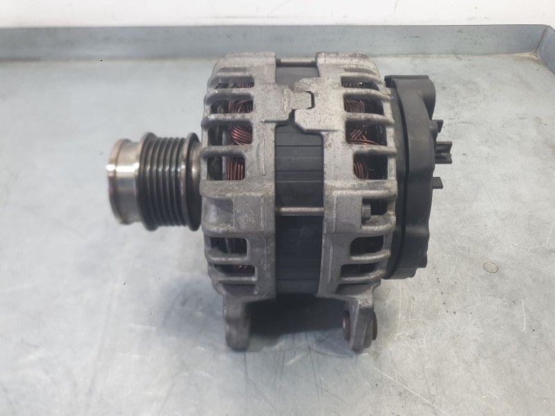 Recambio de alternador para volkswagen polo (6c1) edition bmt referencia OEM IAM 04B903023D  