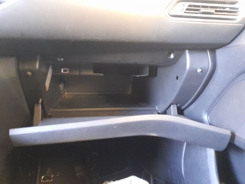 Recambio de guantera para peugeot 308 ii (lb_, lp_, lw_, lh_, l3_) 1.6 bluehdi 120 referencia OEM IAM 16108047ZD 16108048ZD 