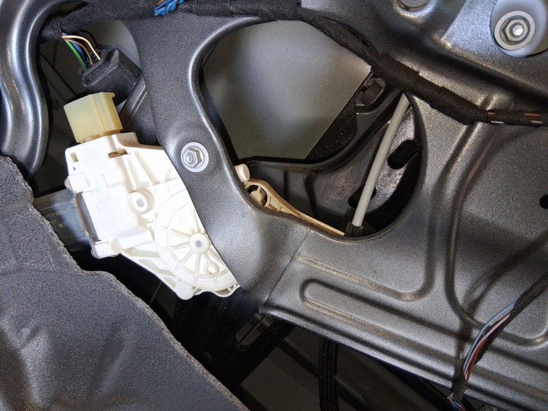 Recambio de elevalunas delantero derecho para bmw x1 (e84) sdrive 18 d referencia OEM IAM 51332990386  