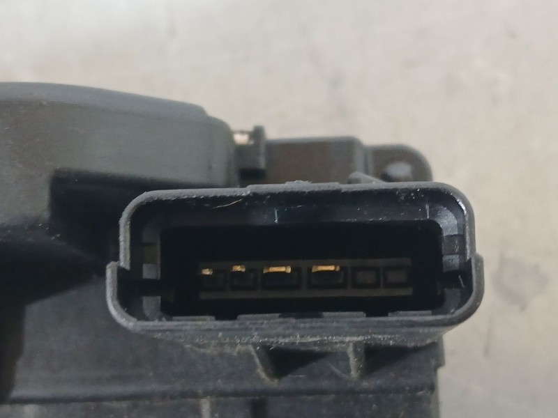 Recambio de cerradura puerta delantera derecha para hyundai i20 i (pb, pbt) 1.2 referencia OEM IAM 813201J020  