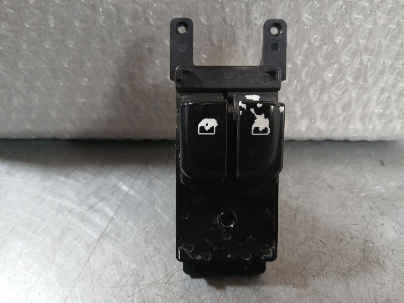 Recambio de mando elevalunas delantero izquierdo para hyundai i20 i (pb, pbt) 1.2 referencia OEM IAM 935701J000  