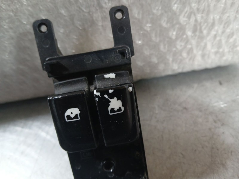 Recambio de mando elevalunas delantero izquierdo para hyundai i20 i (pb, pbt) 1.2 referencia OEM IAM 935701J000  