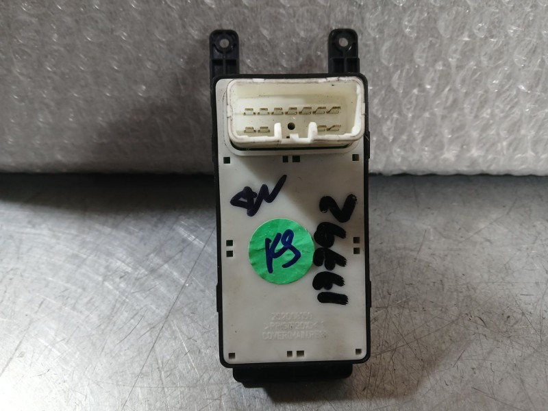 Recambio de mando elevalunas delantero izquierdo para hyundai i20 i (pb, pbt) 1.2 referencia OEM IAM 935701J000  