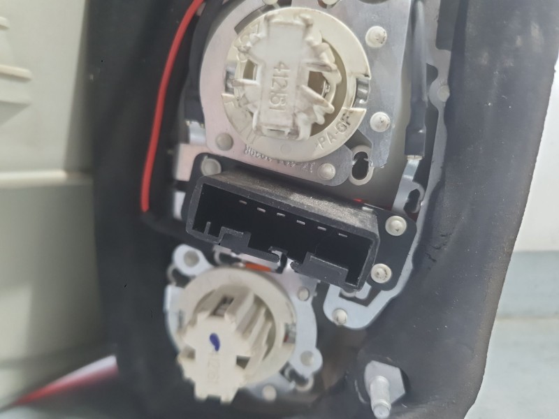 Recambio de piloto trasero derecho exterior para bmw x5 (e70) 3.0 d referencia OEM IAM 63217227790  
