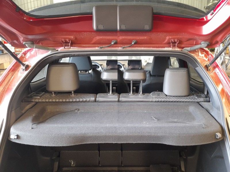 Recambio de bandeja trasera para toyota yaris (_p21_, _pa1_, _ph1_) 1.5 hybrid (mxph11) referencia OEM IAM 64330K0020C0  