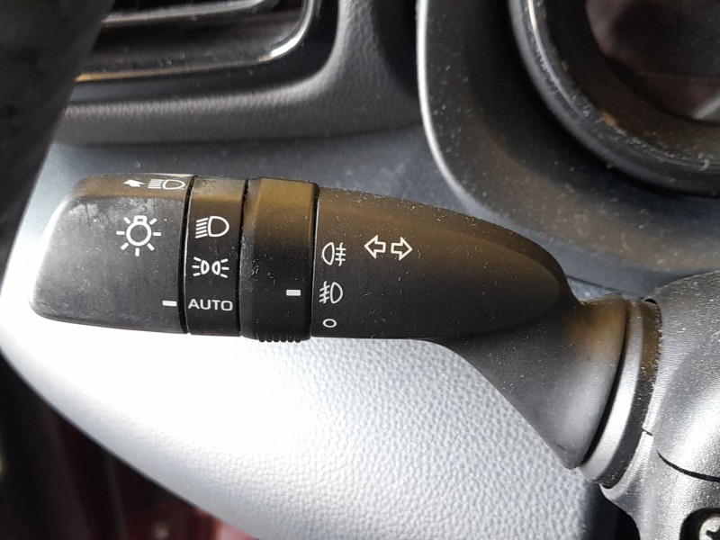 Recambio de mando luces y limpia para toyota yaris (_p21_, _pa1_, _ph1_) 1.5 hybrid (mxph11) referencia OEM IAM 8432902040  8465